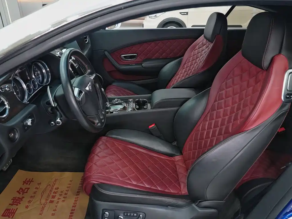 Bentley Continental 2017 — фото 16