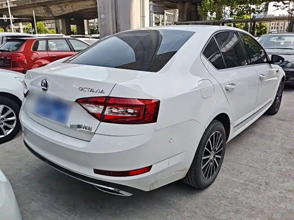 Skoda Octavia 2017 — фото 7