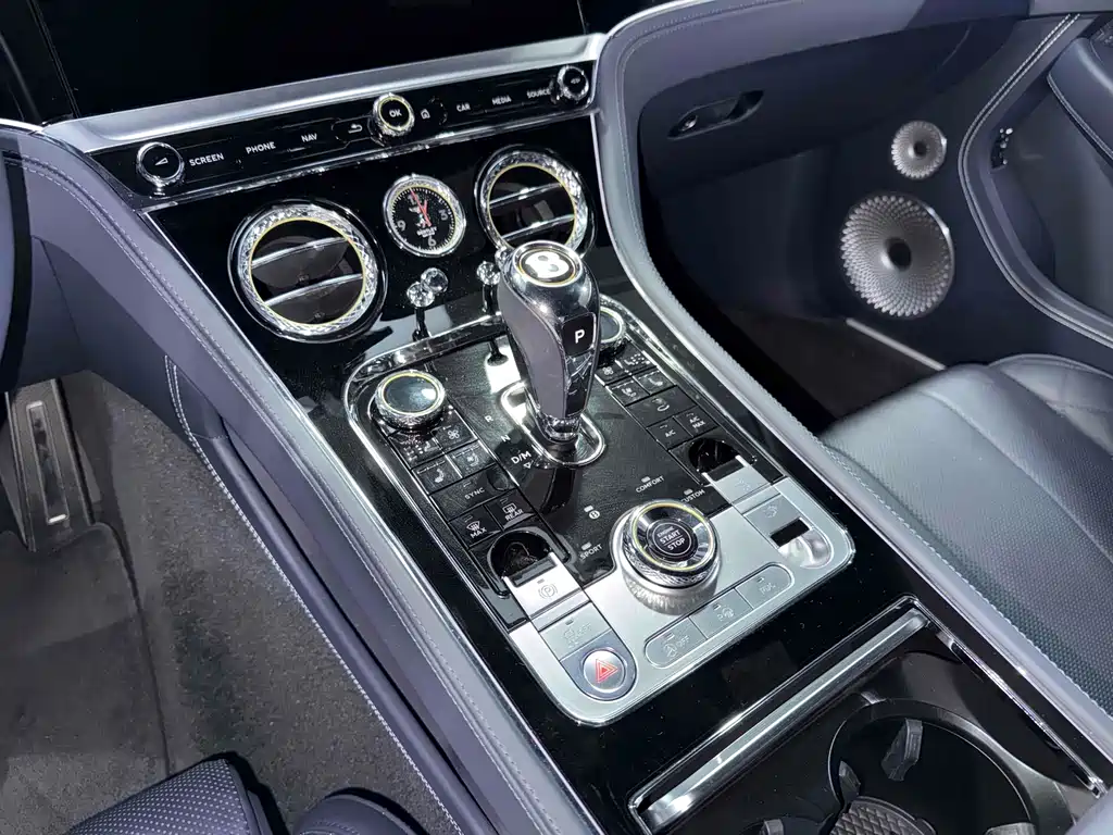 Bentley Continental 2020 — фото 11