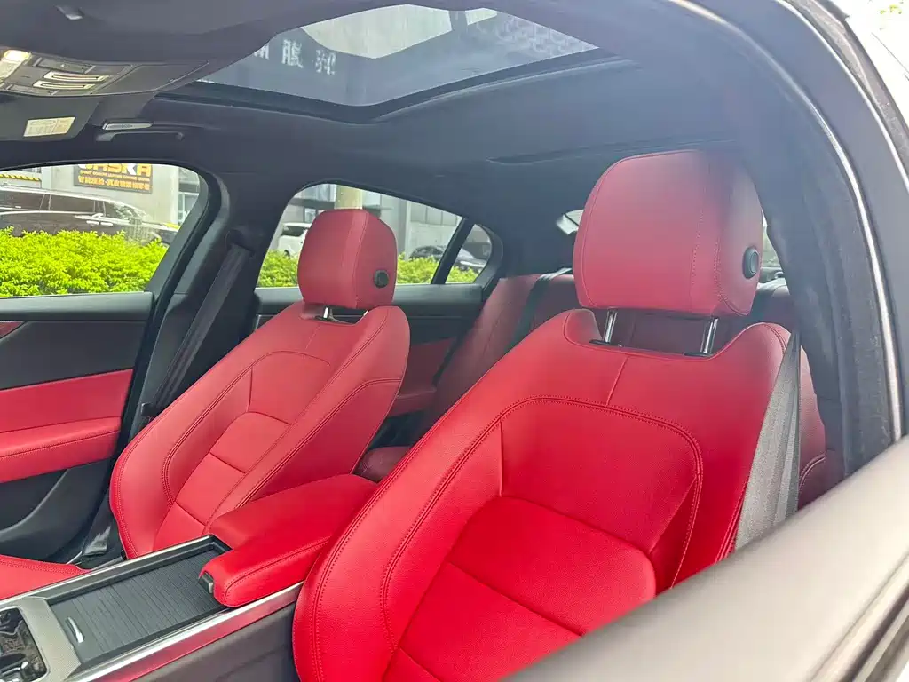 Jaguar XEL 2023 — фото 15