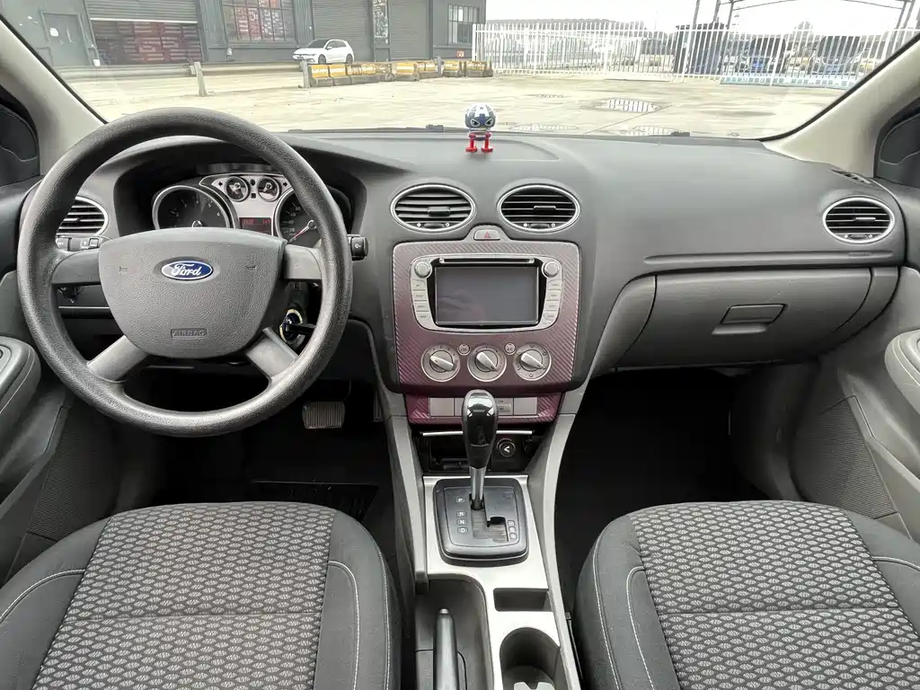 Ford Focus 2014 — фото 26