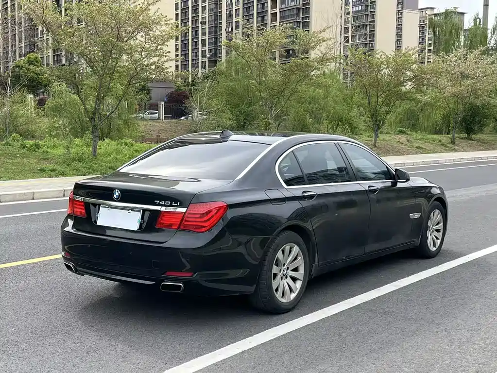BMW 7 Series 2011 — фото 4
