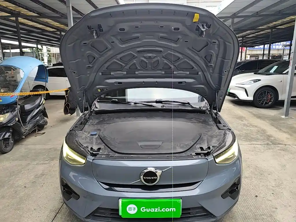 Volvo XC40 New Energy 2022 — фото 20