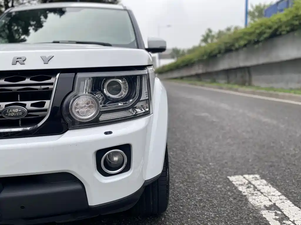 Land Rover Discovery 2017 — фото 19