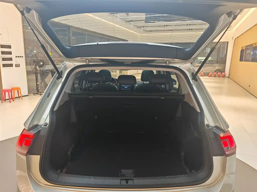 Volkswagen Tiguan L 2020 — фото 11