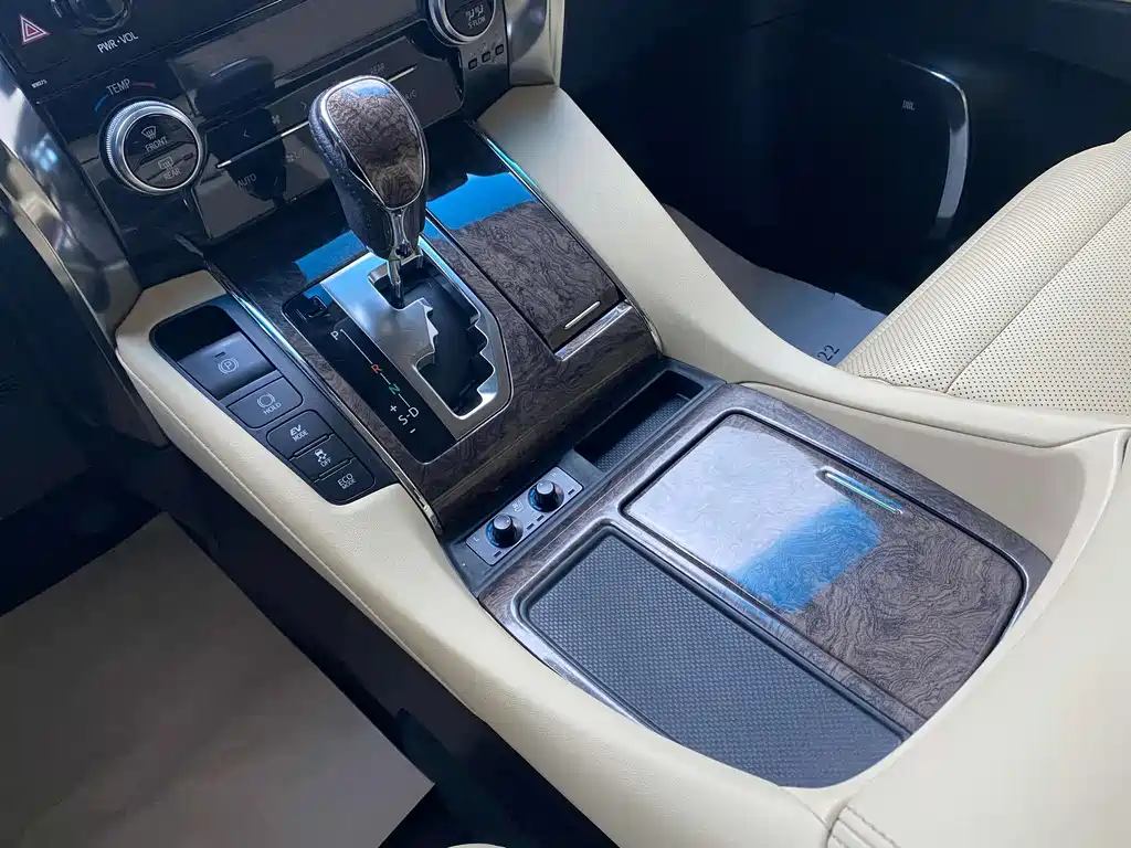 Toyota Alphard 2019 — фото 25