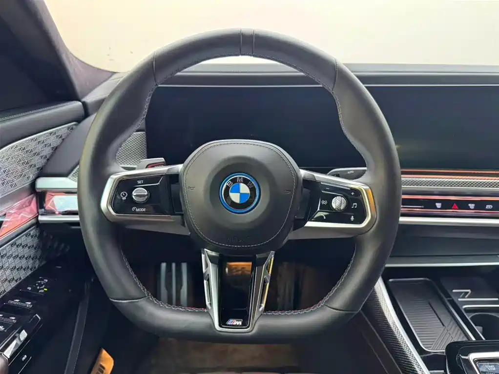 BMW i7 M70L 2024 — фото 14