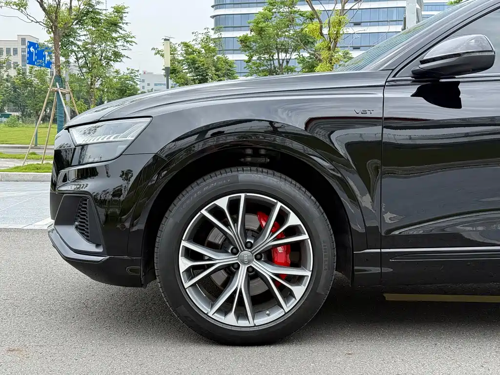 Audi Q8 2020 — фото 5