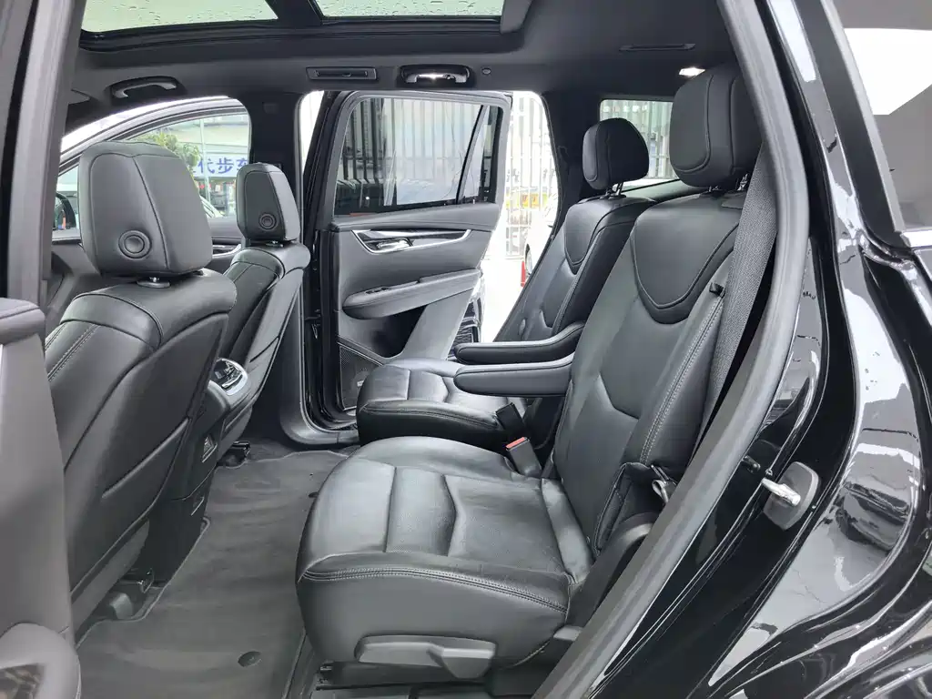 Cadillac XT6 2020 — фото 12