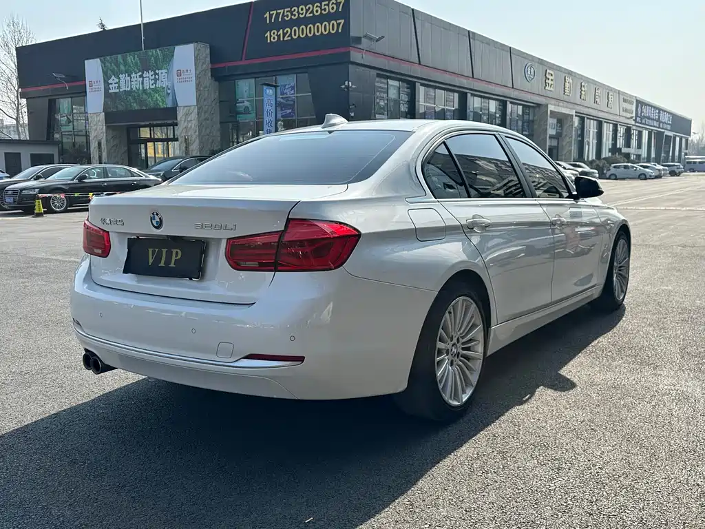 BMW 3 Series 2018 — фото 9