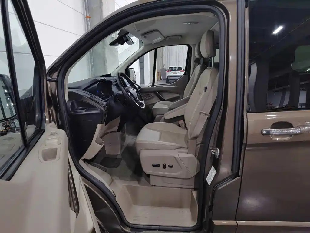 Ford Tourneo 2017 — фото 10
