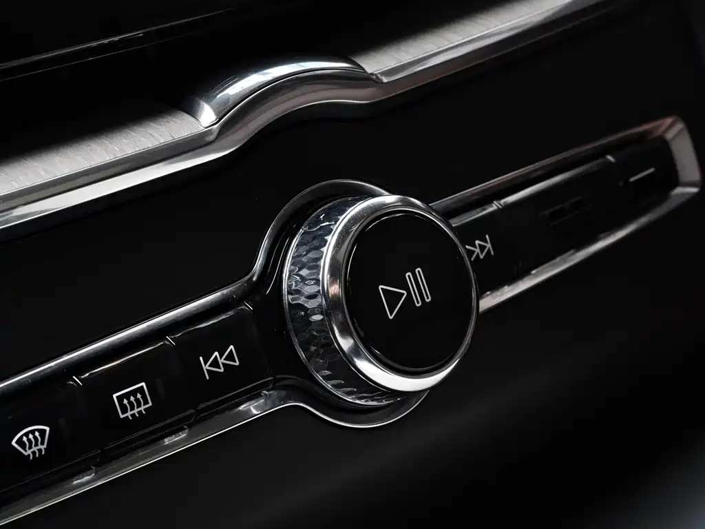 Volvo XC60 2020 — фото 18
