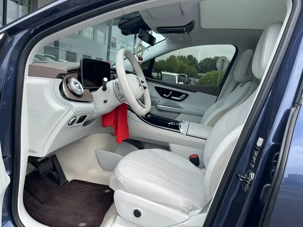 Mercedes-Benz EQE SUV 2025 — фото 13