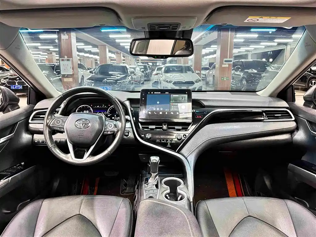 Toyota Camry 2022 — фото 12