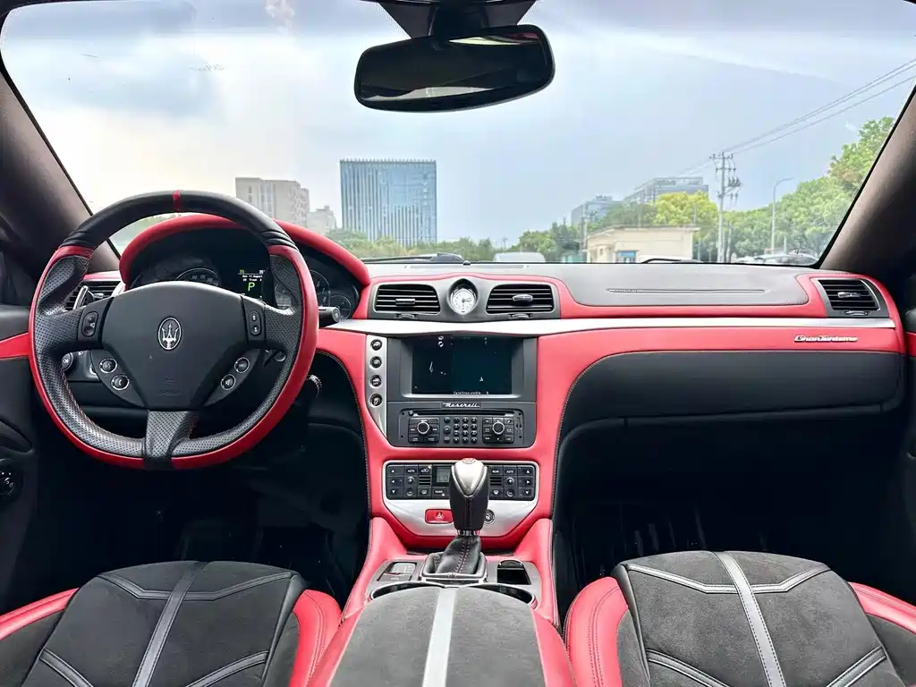 Maserati Granturismo 2017 — фото 34