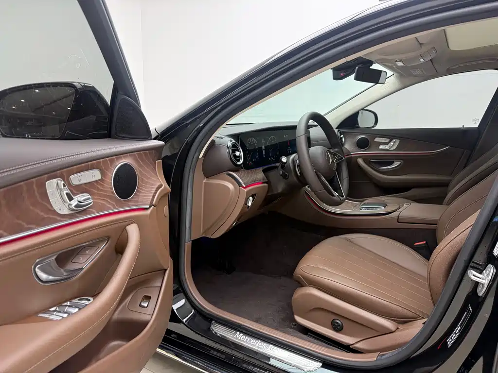 Mercedes-Benz E-Class 2021 — фото 13
