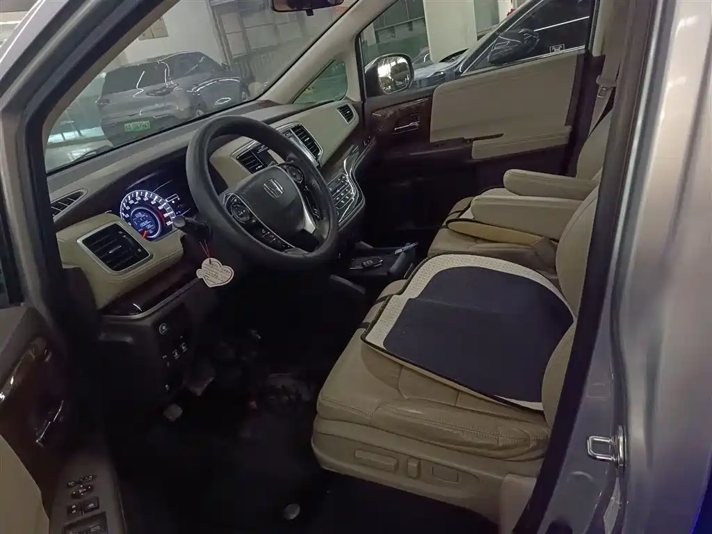 Honda Odyssey 2015 — фото 11