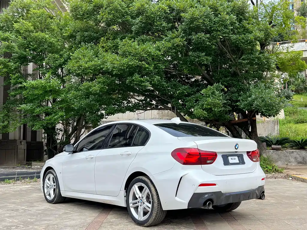 BMW 1 Series 2023 — фото 10