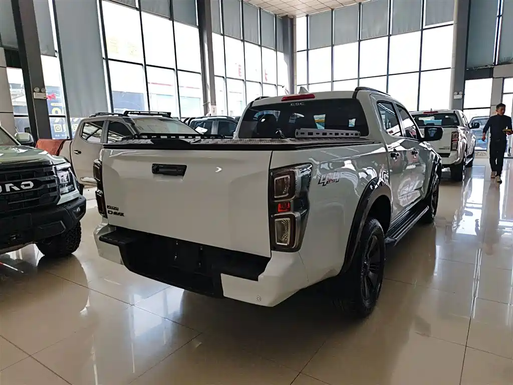 Isuzu D-MAX 2023 — фото 7