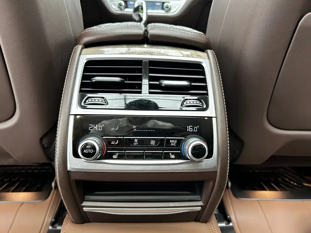 BMW 7 Series 2020 — фото 18