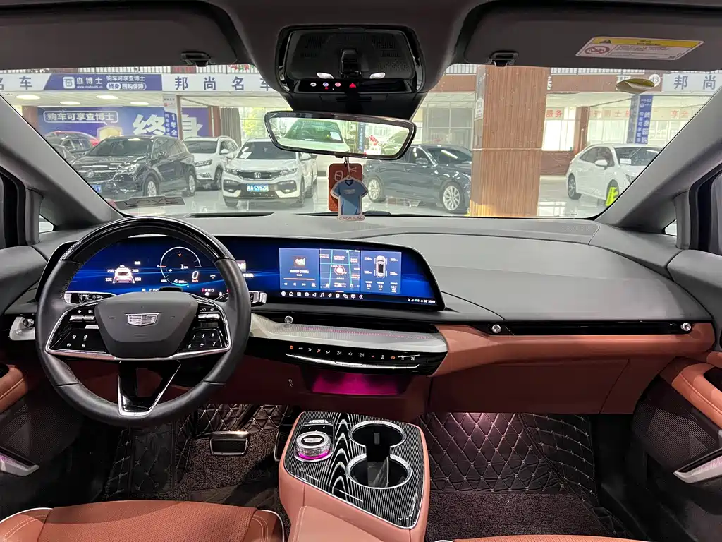 Cadillac IQ Aoge 2024 — фото 7