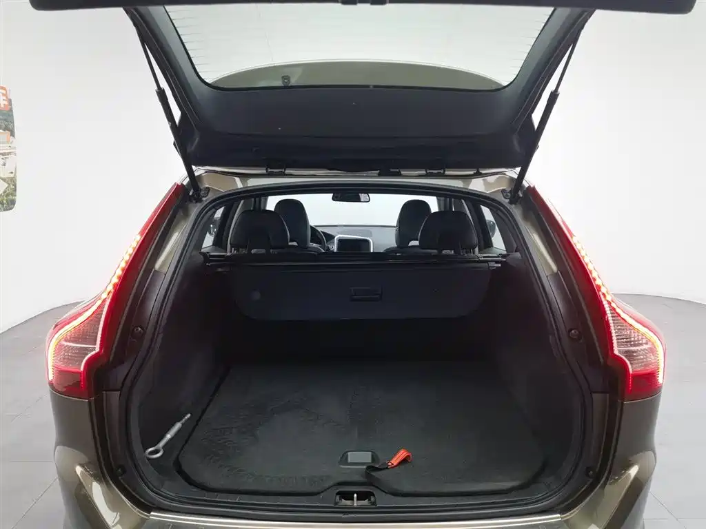 Volvo XC60 2016 — фото 16