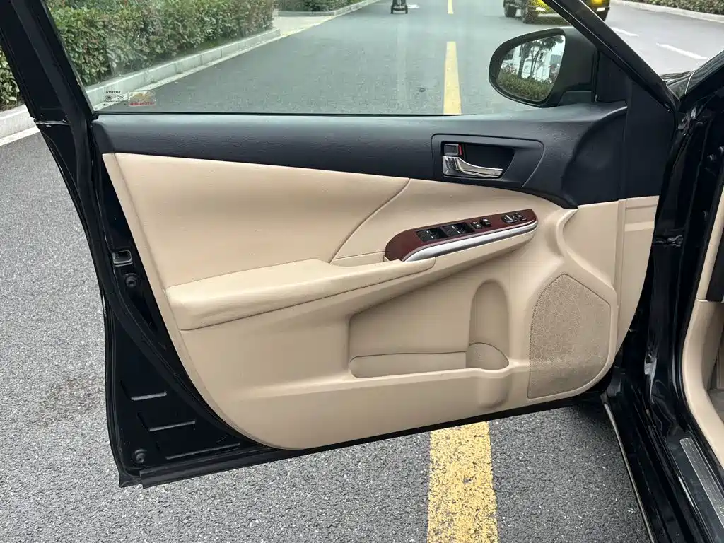 Toyota Camry 2013 — фото 17