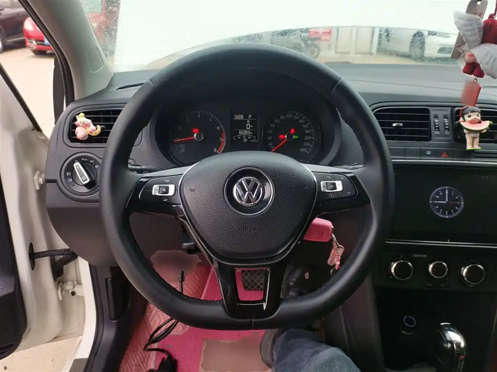 Volkswagen Polo 2016 — фото 11