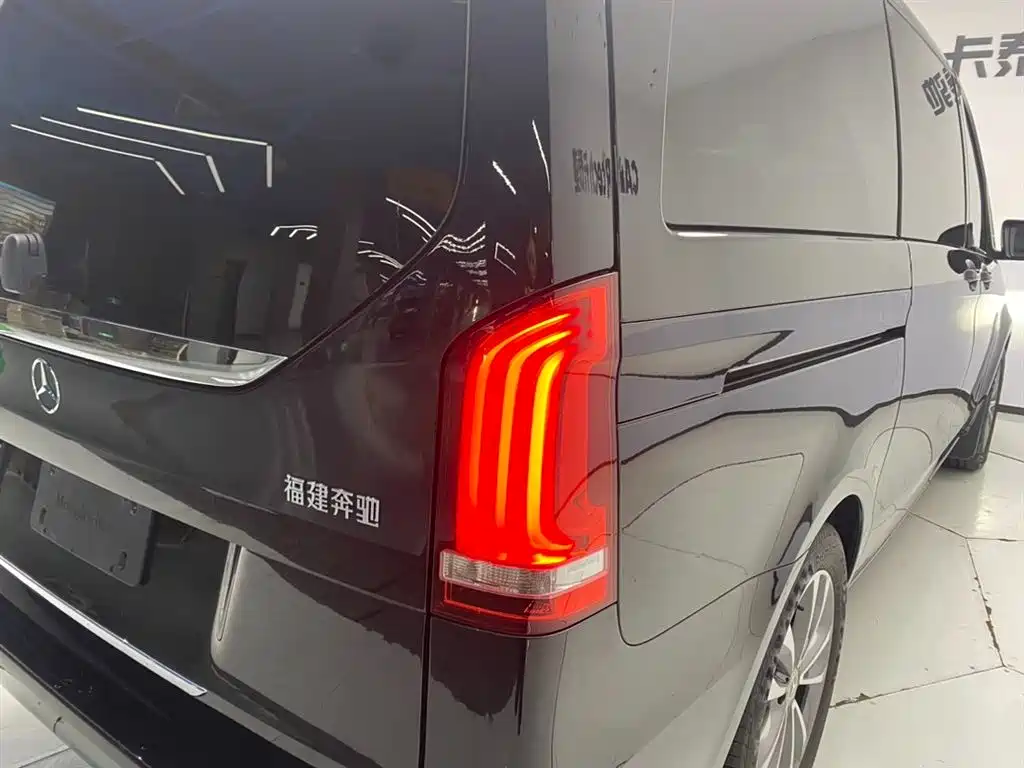Mercedes-Benz V-Class 2024 — фото 10