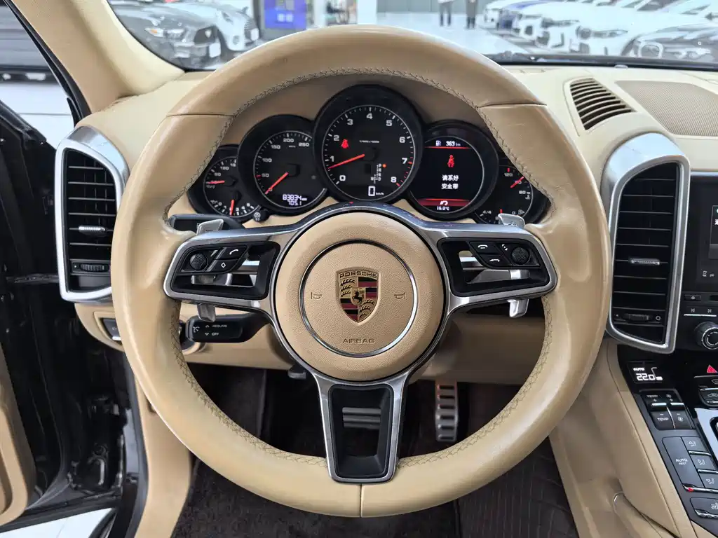 Porsche Cayenne 2017 — фото 8