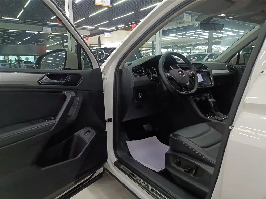 Volkswagen Tiguan L 2020 — фото 16