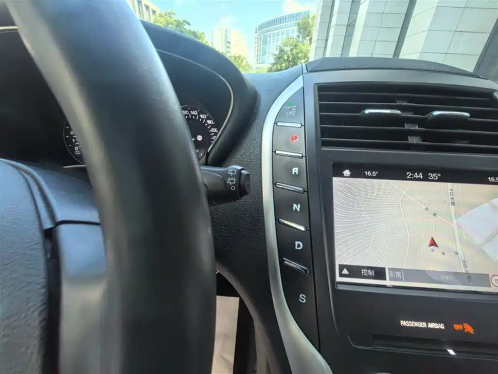 Lincoln MKC 2017 — фото 17