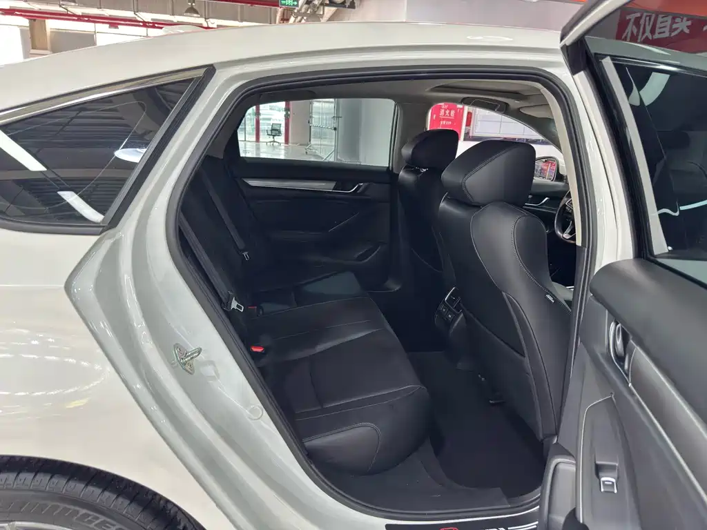 Honda Accord 2022 — фото 10