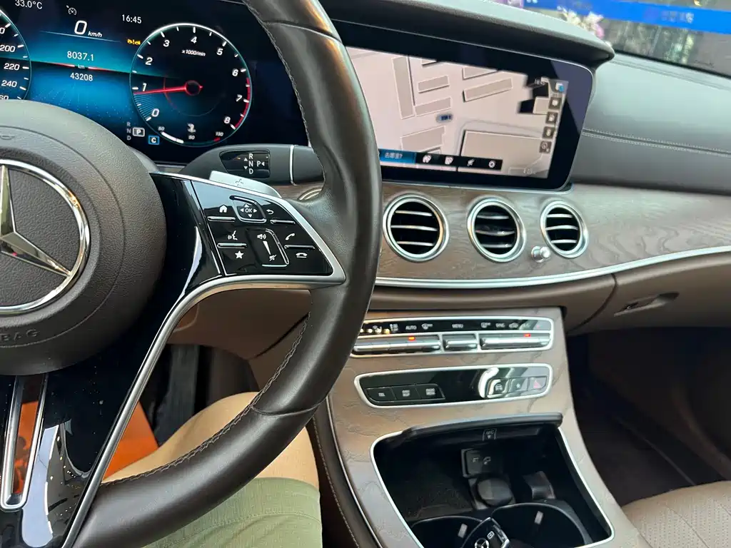 Mercedes-Benz E-Class 2023 — фото 12