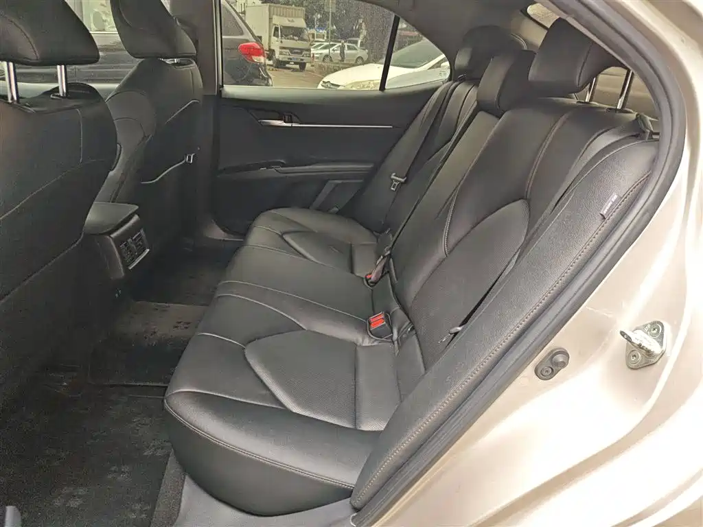 Toyota Camry 2020 — фото 13