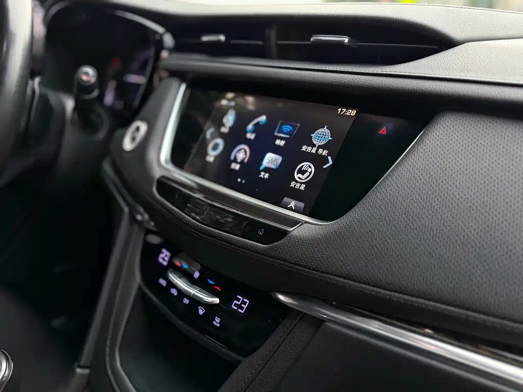 Cadillac XT5 2018 — фото 18