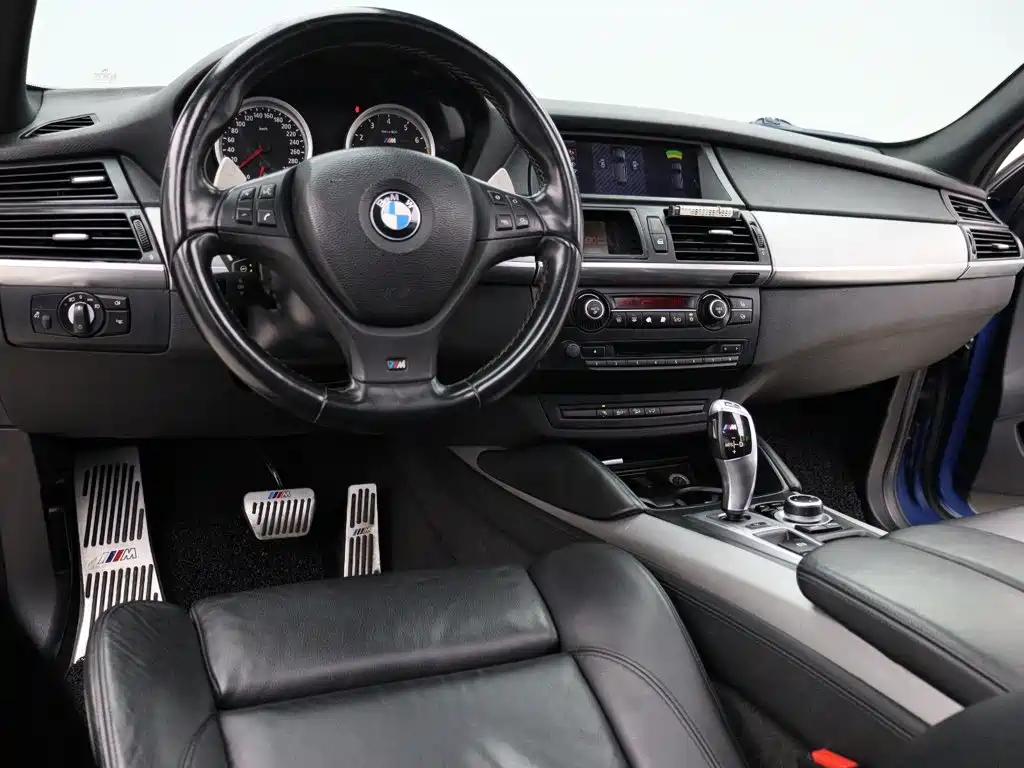 BMW X5 M 2010 — фото 9