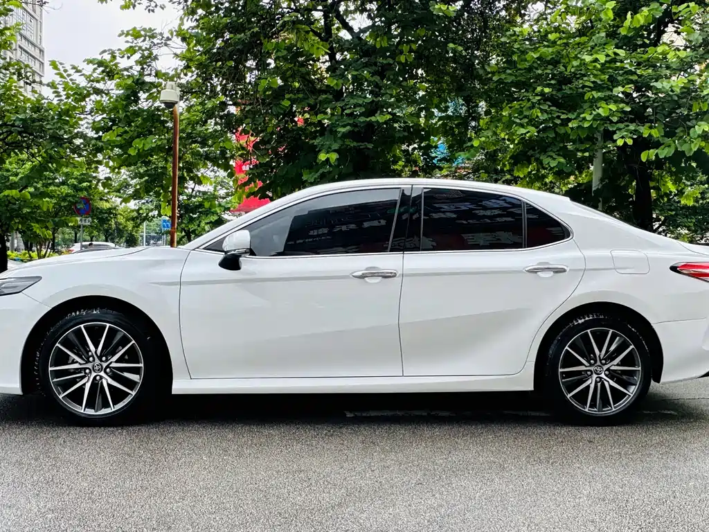 Toyota Camry 2022 — фото 10