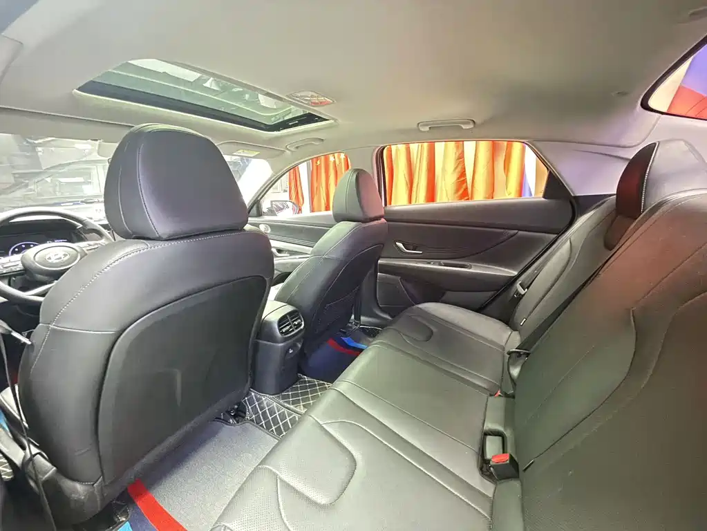 Hyundai Elantra 2023 — фото 11