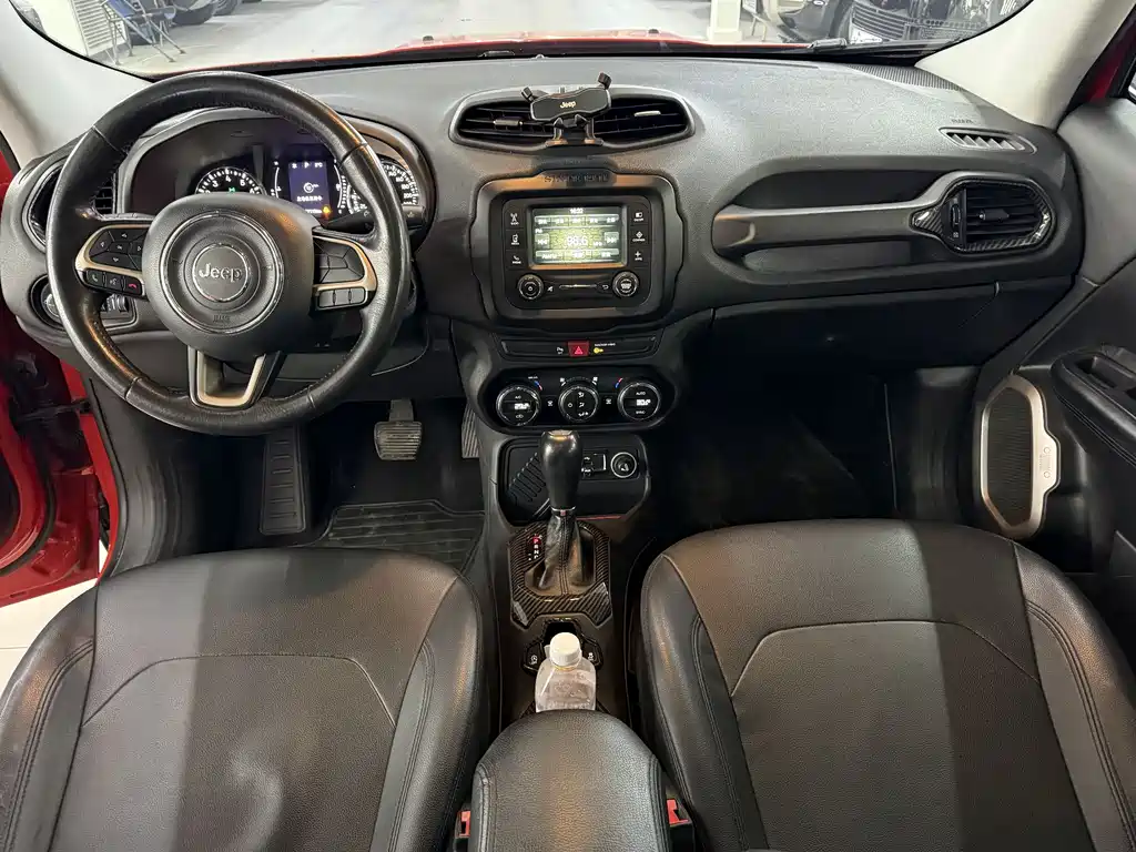 Jeep Renegade 2017 — фото 8