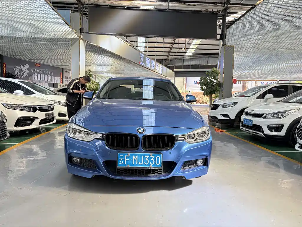 BMW 3 Series 2018 — фото 1