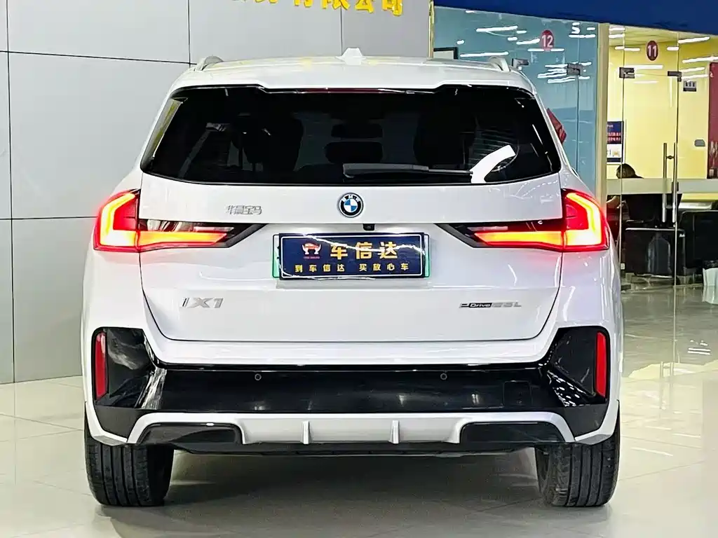 BMW iX1 2024