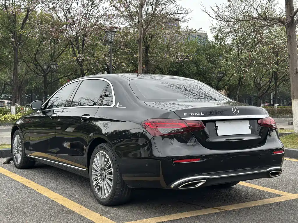 Mercedes-Benz E-Class 2022 — фото 4