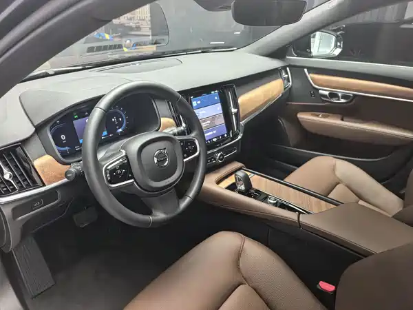 Volvo S90 2025