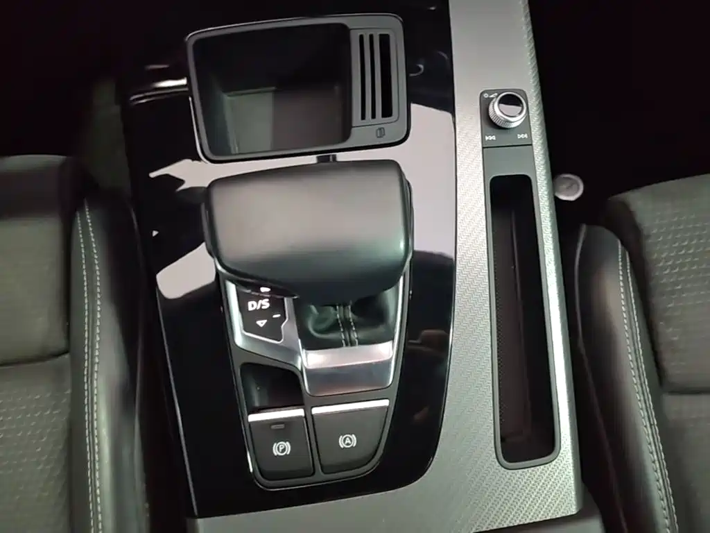Audi Q5L Sportback 2022 — фото 14