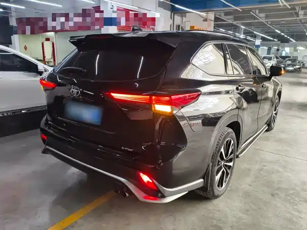 Toyota Crown Kluger 2022