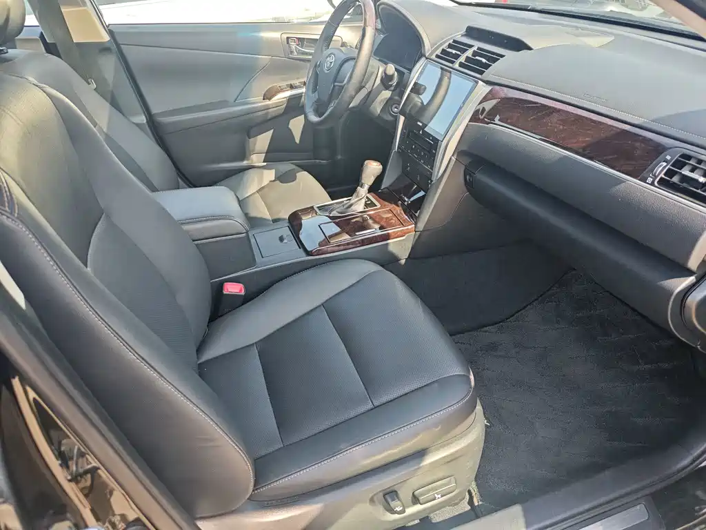 Toyota Camry 2017 — фото 12