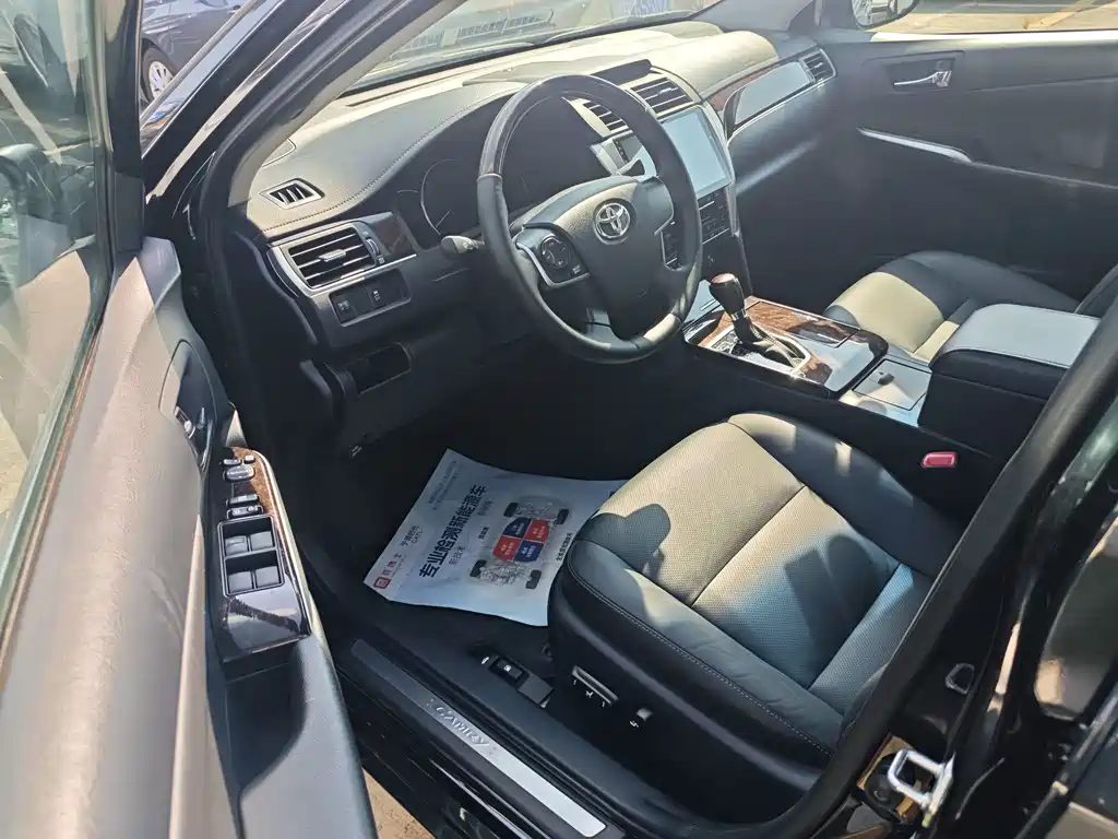 Toyota Camry 2017 — фото 4
