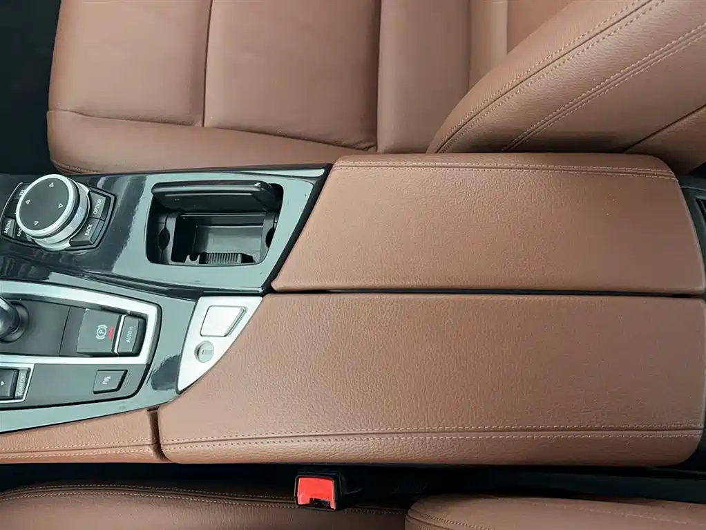 BMW 5 Series 2016 — фото 14