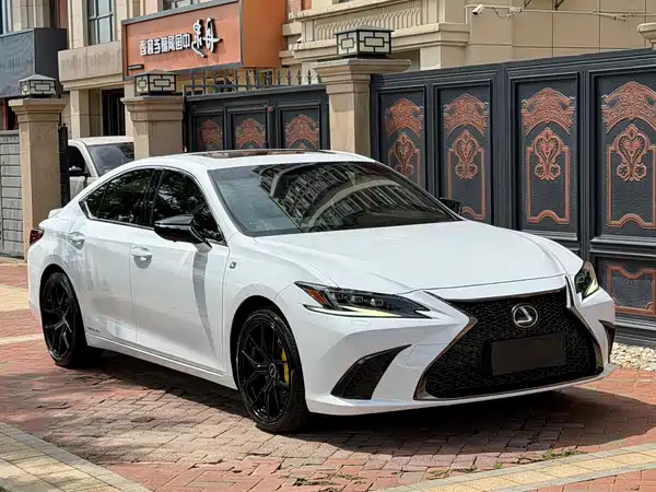 Lexus ES 2021